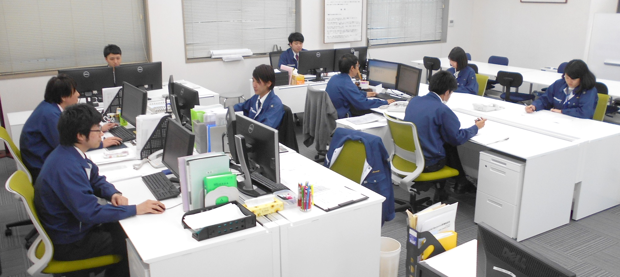 本社設計部オフィス風景